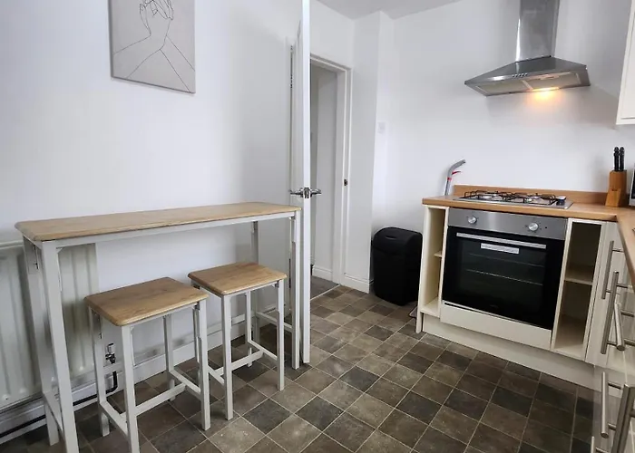 Modish 1Bed Apartment With Free Street Parking