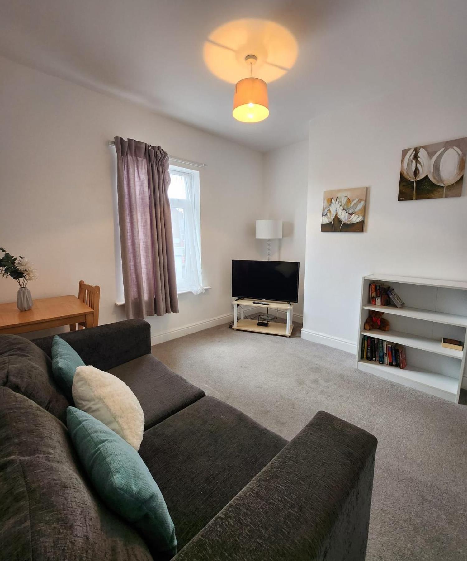 Apartment Modish 1bed With Free Street Parking *
